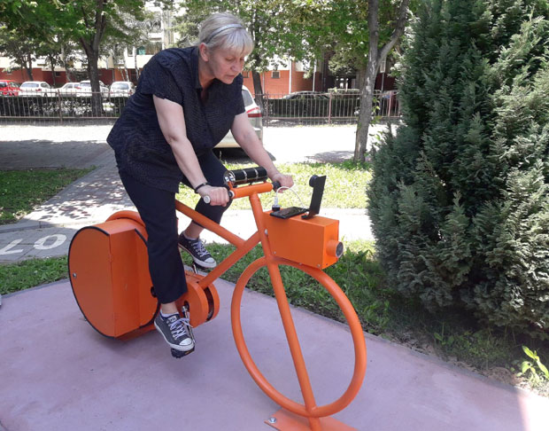 ДИНАМО БИЦИКЛИ ПРАВИ ХИТ: Окрећу педале и пуне телефон